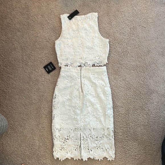 Never worn!! Bridal- Two piece white lace set - Picture 4 of 4